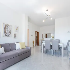  Appartamento Luminoso Con Terrazzo E Balcone - Vicino All'università Italia
