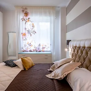 Appartamento Kalbia Or Renovated, Functional, Intimate And Italia